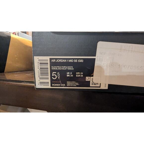 5.5Y Air Jordan 1 Mid SE 'Rivals' - Picture 3 of 3
